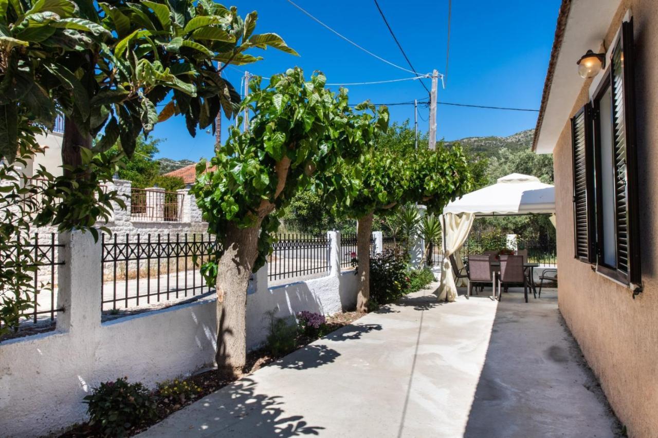 הוילה Komílion Irinis House מראה חיצוני תמונה