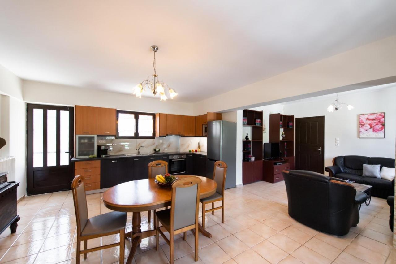הוילה Komílion Irinis House מראה חיצוני תמונה