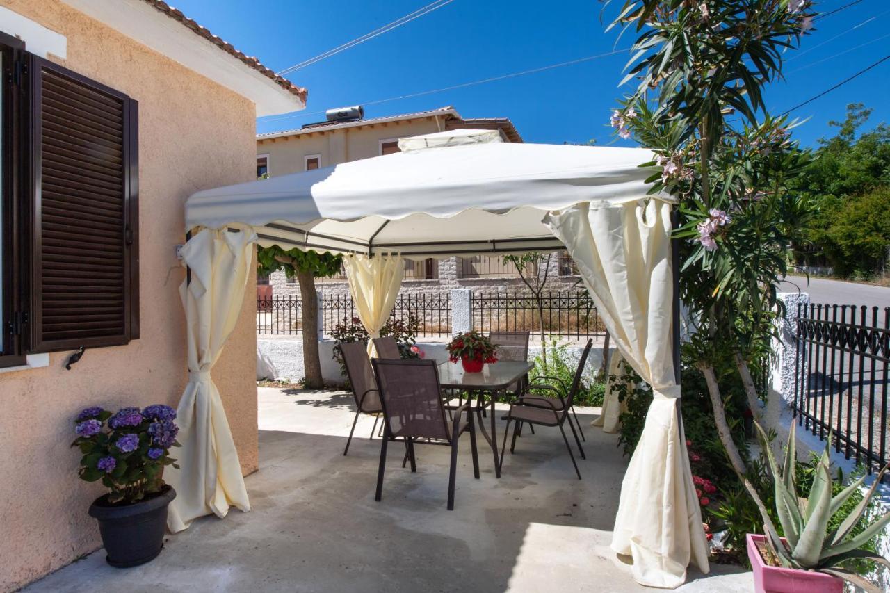 הוילה Komílion Irinis House מראה חיצוני תמונה